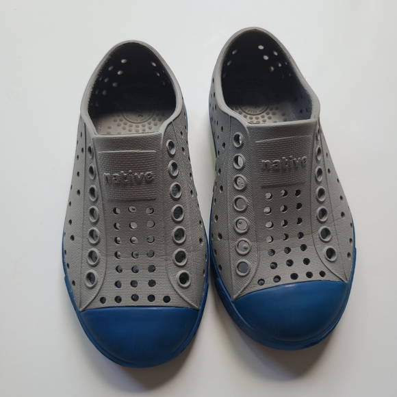 Native Shoes - Picture 2 of 6